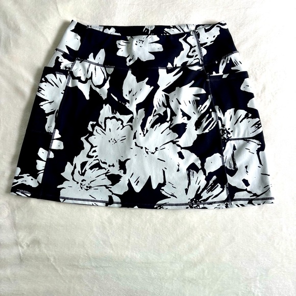 Skechers Go Flex large Floral Black White Women's Skort - Picture 1 of 9